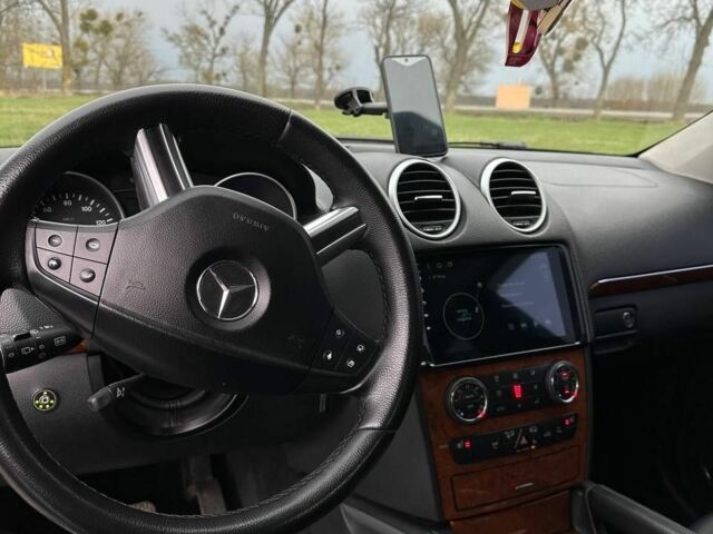 Чорний Мерседес ГЛ-Клас, об'ємом двигуна 4.7 л та пробігом 3 тис. км за 14000 $, фото 2 на Automoto.ua