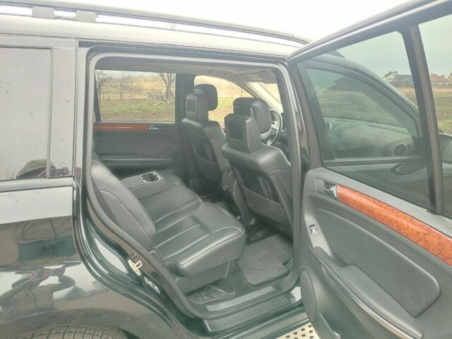 Чорний Мерседес ГЛ-Клас, об'ємом двигуна 4.7 л та пробігом 455 тис. км за 12000 $, фото 5 на Automoto.ua