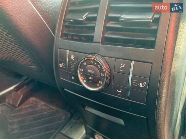 Черный Мерседес ГЛ-класс, объемом двигателя 5.46 л и пробегом 323 тыс. км за 10990 $, фото 31 на Automoto.ua