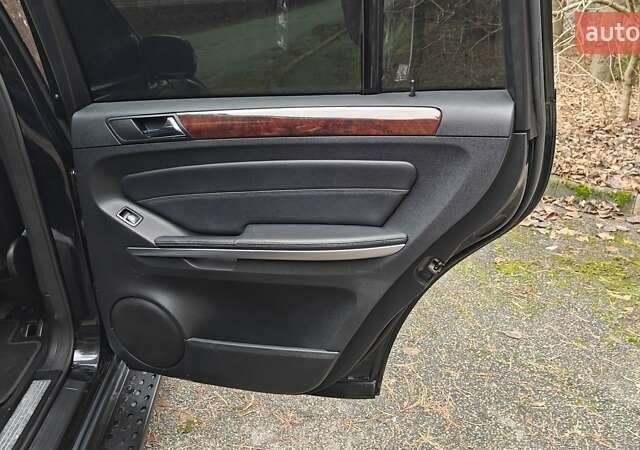 Чорний Мерседес ГЛ-Клас, об'ємом двигуна 4.66 л та пробігом 318 тис. км за 8900 $, фото 29 на Automoto.ua