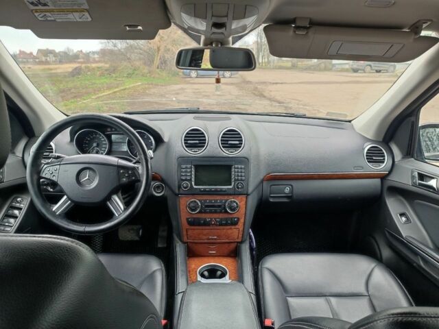 Чорний Мерседес ГЛ-Клас, об'ємом двигуна 4.7 л та пробігом 455 тис. км за 12000 $, фото 15 на Automoto.ua