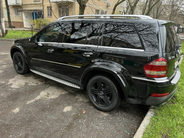 Черный Мерседес ГЛ-класс, объемом двигателя 5.5 л и пробегом 210 тыс. км за 15999 $, фото 1 на Automoto.ua