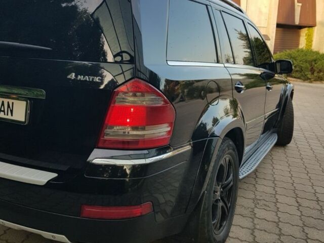 Черный Мерседес ГЛ-класс, объемом двигателя 5.5 л и пробегом 193 тыс. км за 14000 $, фото 1 на Automoto.ua