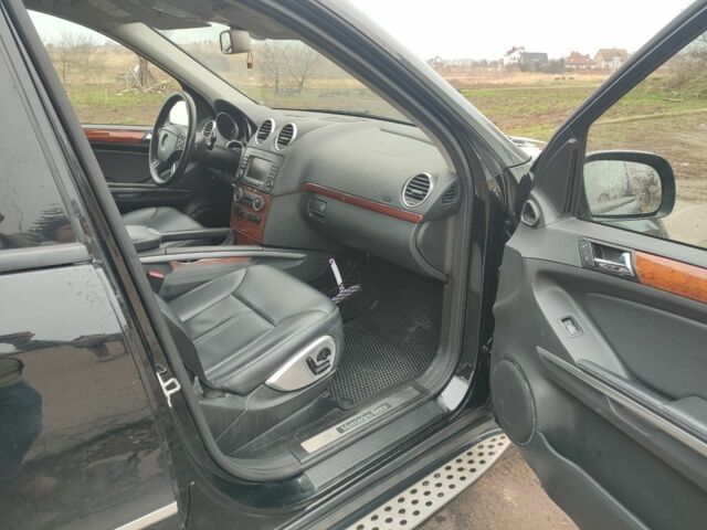 Чорний Мерседес ГЛ-Клас, об'ємом двигуна 4.7 л та пробігом 455 тис. км за 12000 $, фото 1 на Automoto.ua