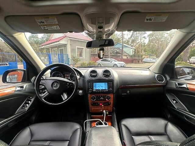 Черный Мерседес ГЛ-класс, объемом двигателя 4.7 л и пробегом 280 тыс. км за 13000 $, фото 3 на Automoto.ua