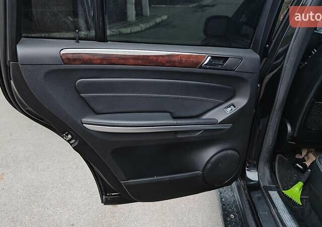 Чорний Мерседес ГЛ-Клас, об'ємом двигуна 4.66 л та пробігом 318 тис. км за 8900 $, фото 21 на Automoto.ua