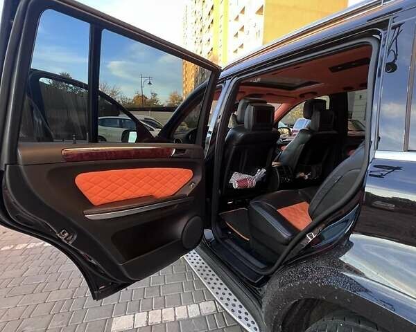 Черный Мерседес ГЛ-класс, объемом двигателя 5.5 л и пробегом 350 тыс. км за 21000 $, фото 2 на Automoto.ua