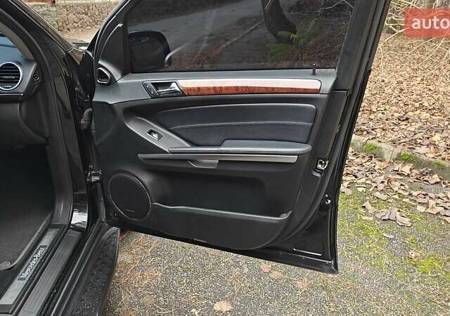 Чорний Мерседес ГЛ-Клас, об'ємом двигуна 4.66 л та пробігом 318 тис. км за 8900 $, фото 23 на Automoto.ua