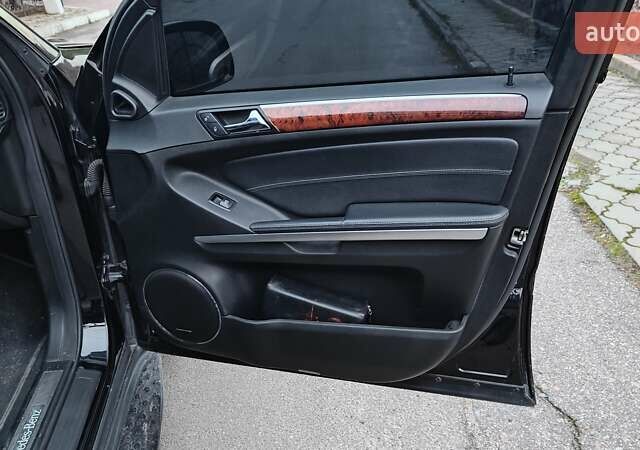 Чорний Мерседес ГЛ-Клас, об'ємом двигуна 4.66 л та пробігом 318 тис. км за 8900 $, фото 18 на Automoto.ua