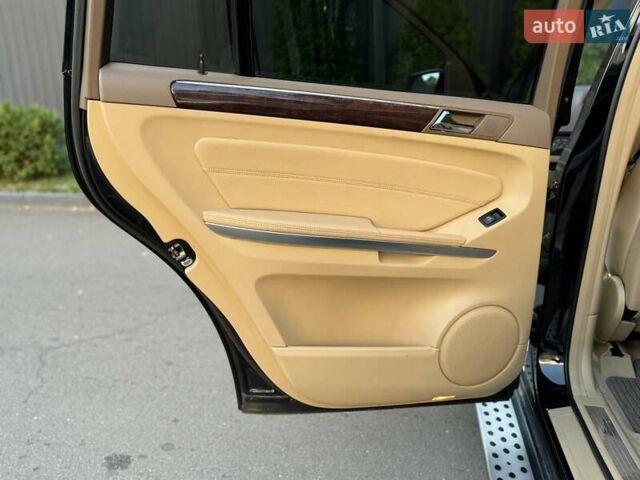 Черный Мерседес ГЛ-класс, объемом двигателя 5.46 л и пробегом 227 тыс. км за 10000 $, фото 44 на Automoto.ua