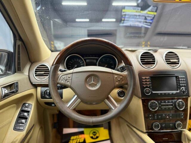 Черный Мерседес ГЛ-класс, объемом двигателя 4.7 л и пробегом 400 тыс. км за 10800 $, фото 12 на Automoto.ua