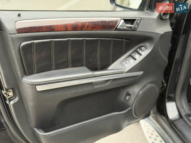Мерседес ГЛ-класс 2008 в Киеве на Automoto.ua Черный Мерседес ГЛ-класс, объемом двигателя 2.99 л и пробегом 264 тыс. км за 11000 $, фото 12 на Automoto.ua