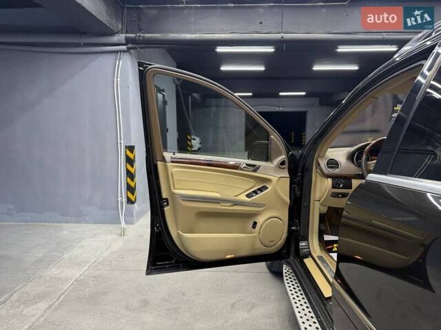 Мерседес ГЛ-класс 2008 в Черновцах на Automoto.ua Черный Мерседес ГЛ-класс, объемом двигателя 4.66 л и пробегом 400 тыс. км за 10800 $, фото 25 на Automoto.ua