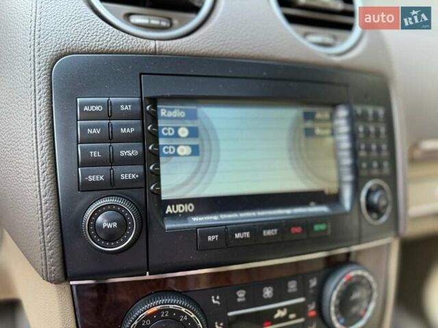 Черный Мерседес ГЛ-класс, объемом двигателя 5.46 л и пробегом 227 тыс. км за 10000 $, фото 42 на Automoto.ua