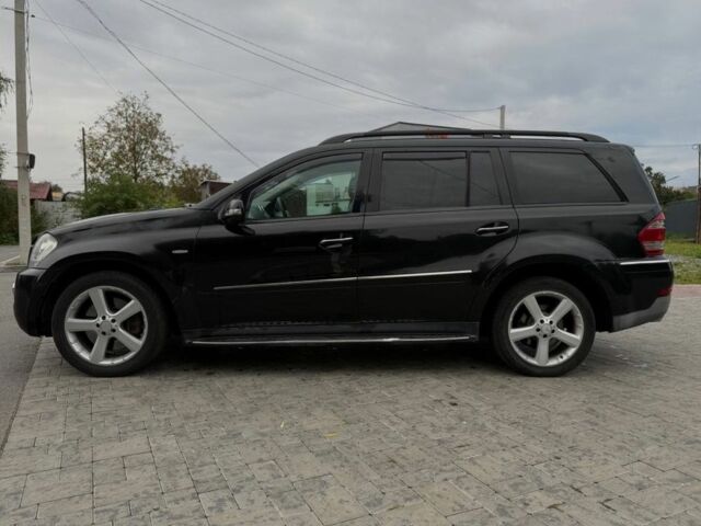Мерседес ГЛ-класс 2008 в Ровно на Automoto.ua Черный Мерседес ГЛ-класс, объемом двигателя 4 л и пробегом 127 тыс. км за 5700 $, фото 3 на Automoto.ua