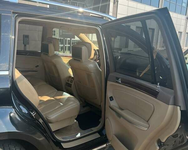 Чорний Мерседес ГЛ-Клас, об'ємом двигуна 5.46 л та пробігом 312 тис. км за 28000 $, фото 13 на Automoto.ua