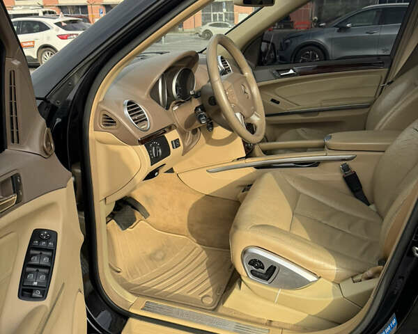 Чорний Мерседес ГЛ-Клас, об'ємом двигуна 5.46 л та пробігом 286 тис. км за 10600 $, фото 9 на Automoto.ua