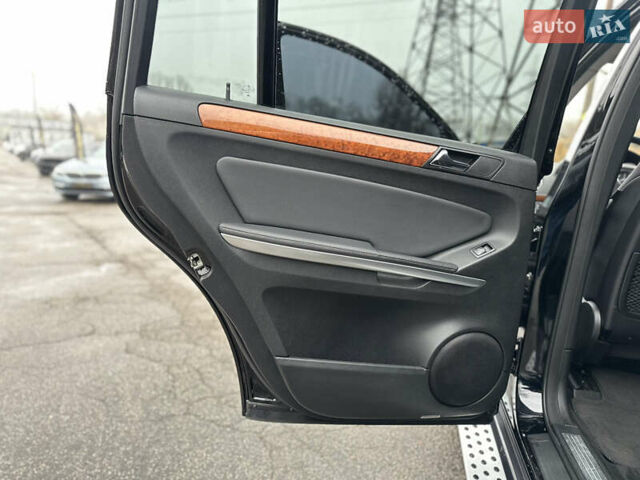 Черный Мерседес ГЛ-класс, объемом двигателя 2.99 л и пробегом 219 тыс. км за 15800 $, фото 16 на Automoto.ua