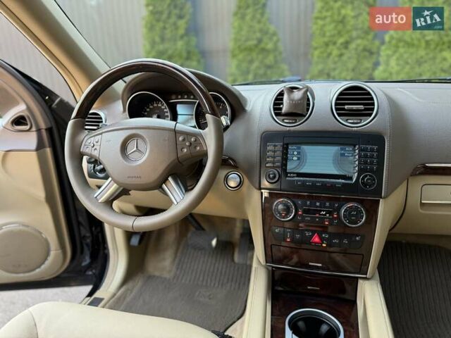 Черный Мерседес ГЛ-класс, объемом двигателя 5.46 л и пробегом 227 тыс. км за 10000 $, фото 41 на Automoto.ua