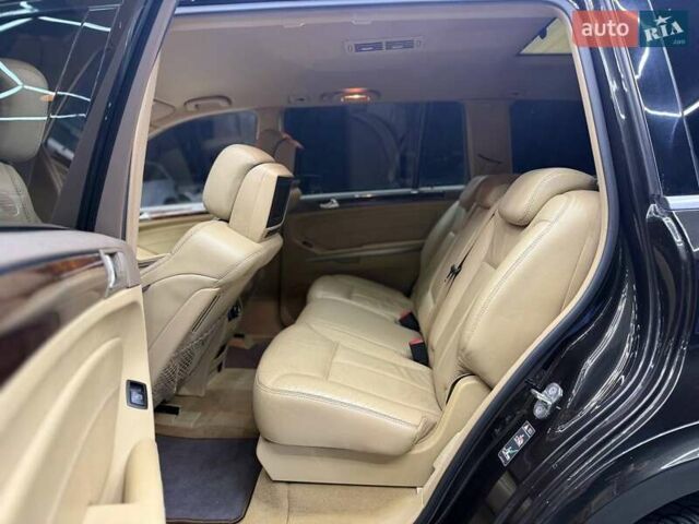 Мерседес ГЛ-класс 2008 в Черновцах на Automoto.ua Черный Мерседес ГЛ-класс, объемом двигателя 4.66 л и пробегом 400 тыс. км за 10800 $, фото 16 на Automoto.ua