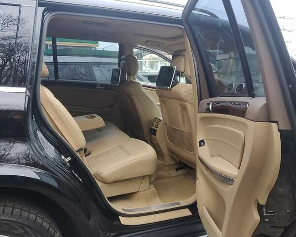 Черный Мерседес ГЛ-класс, объемом двигателя 5.46 л и пробегом 387 тыс. км за 13300 $, фото 5 на Automoto.ua