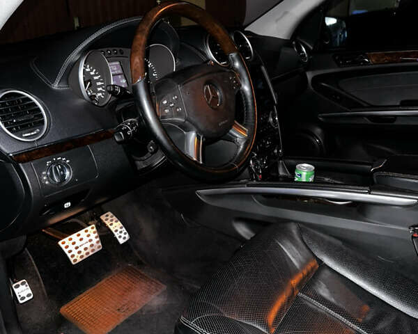 Черный Мерседес ГЛ-класс, объемом двигателя 4.66 л и пробегом 256 тыс. км за 12500 $, фото 4 на Automoto.ua