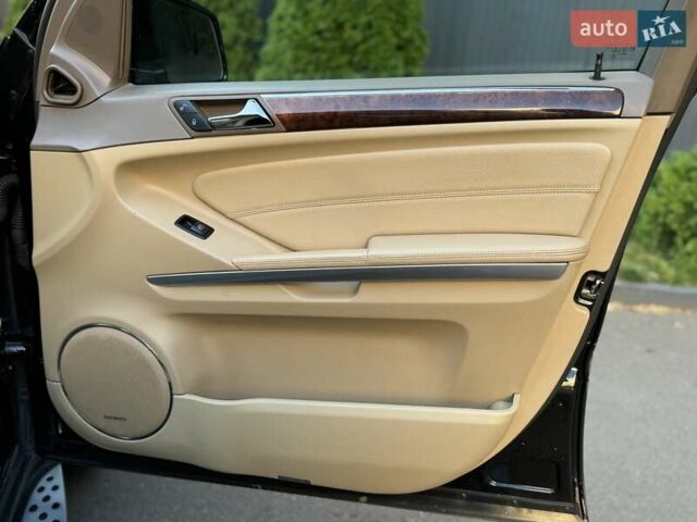 Черный Мерседес ГЛ-класс, объемом двигателя 5.46 л и пробегом 227 тыс. км за 10000 $, фото 54 на Automoto.ua