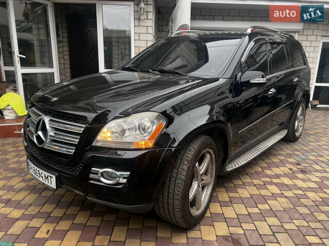 Черный Мерседес ГЛ-класс, объемом двигателя 5.46 л и пробегом 255 тыс. км за 10999 $, фото 1 на Automoto.ua