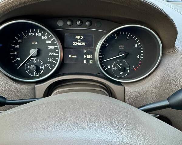 Чорний Мерседес ГЛ-Клас, об'ємом двигуна 5.46 л та пробігом 224 тис. км за 14500 $, фото 28 на Automoto.ua