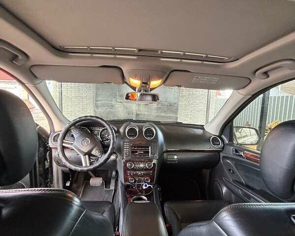 Черный Мерседес ГЛ-класс, объемом двигателя 5.46 л и пробегом 335 тыс. км за 13500 $, фото 10 на Automoto.ua