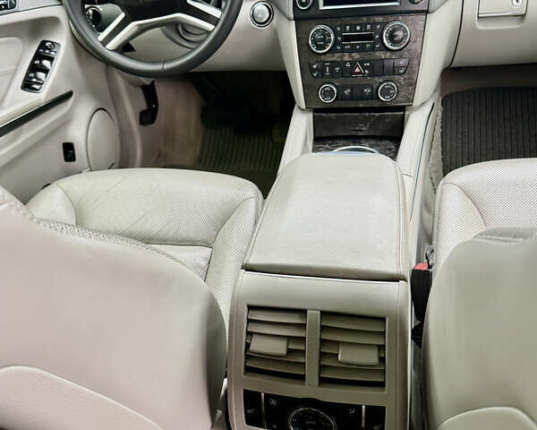 Чорний Мерседес ГЛ-Клас, об'ємом двигуна 4.66 л та пробігом 205 тис. км за 17000 $, фото 16 на Automoto.ua