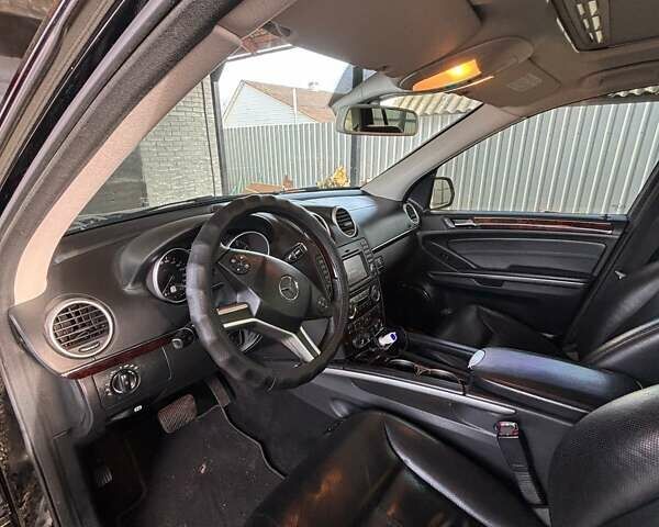 Черный Мерседес ГЛ-класс, объемом двигателя 5.46 л и пробегом 335 тыс. км за 13500 $, фото 8 на Automoto.ua