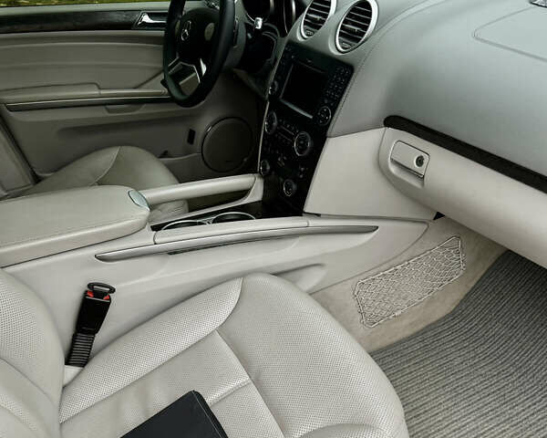 Чорний Мерседес ГЛ-Клас, об'ємом двигуна 4.66 л та пробігом 205 тис. км за 17000 $, фото 10 на Automoto.ua