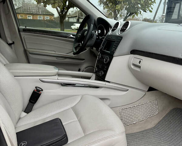 Чорний Мерседес ГЛ-Клас, об'ємом двигуна 4.66 л та пробігом 205 тис. км за 17000 $, фото 21 на Automoto.ua