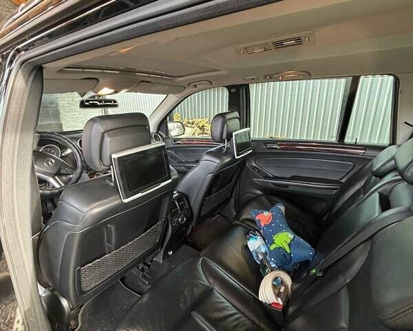 Черный Мерседес ГЛ-класс, объемом двигателя 5.46 л и пробегом 335 тыс. км за 13500 $, фото 13 на Automoto.ua