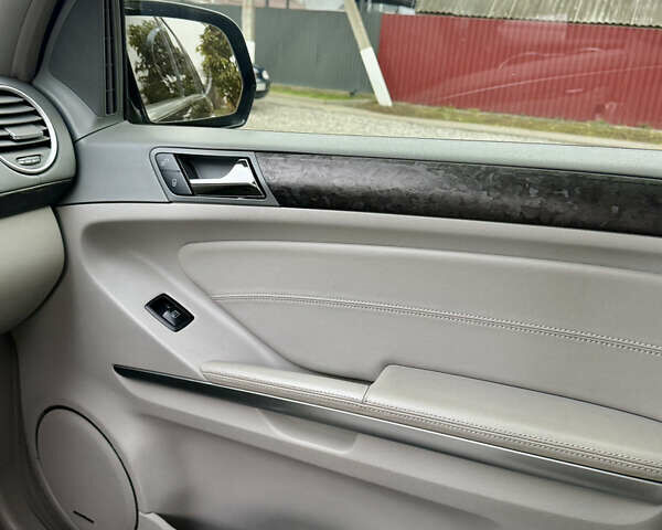 Чорний Мерседес ГЛ-Клас, об'ємом двигуна 4.66 л та пробігом 205 тис. км за 17000 $, фото 8 на Automoto.ua