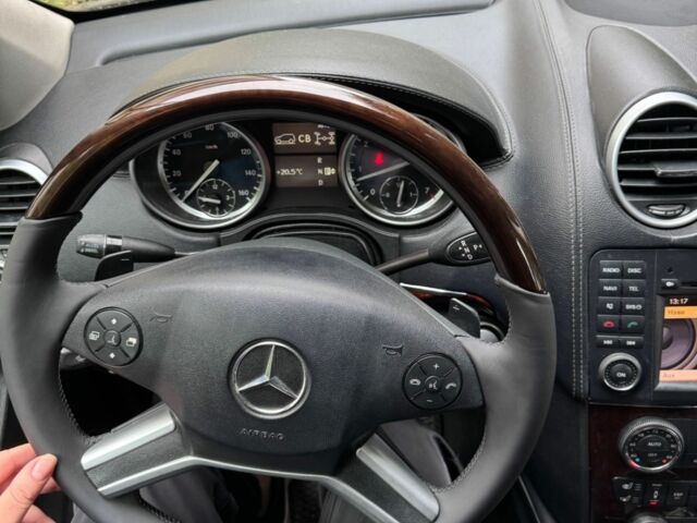 Черный Мерседес ГЛ-класс, объемом двигателя 4.7 л и пробегом 263 тыс. км за 20000 $, фото 5 на Automoto.ua