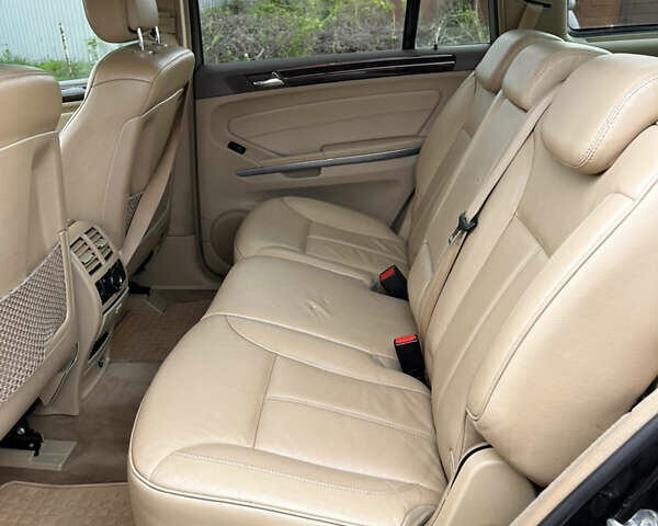 Мерседес ГЛ-Клас 2010 у Сумах на Automoto.ua Чорний Мерседес ГЛ-Клас, об'ємом двигуна 3 л та пробігом 154 тис. км за 14500 $, фото 8 на Automoto.ua