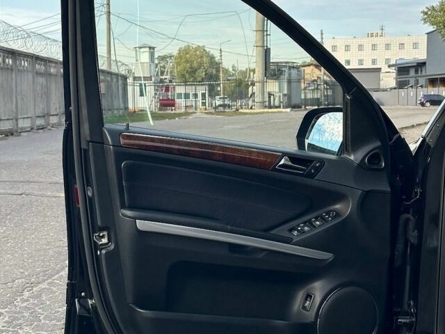Чорний Мерседес ГЛ-Клас, об'ємом двигуна 5.46 л та пробігом 173 тис. км за 17900 $, фото 28 на Automoto.ua