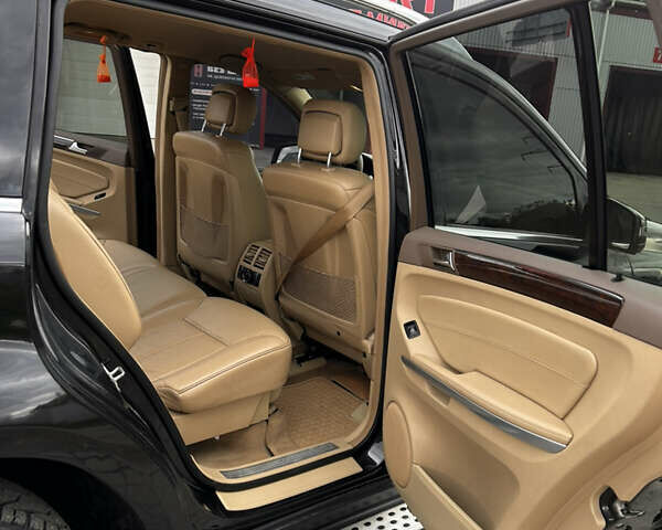 Мерседес ГЛ-Клас 2010 у Сумах на Automoto.ua Чорний Мерседес ГЛ-Клас, об'ємом двигуна 3 л та пробігом 154 тис. км за 14500 $, фото 17 на Automoto.ua