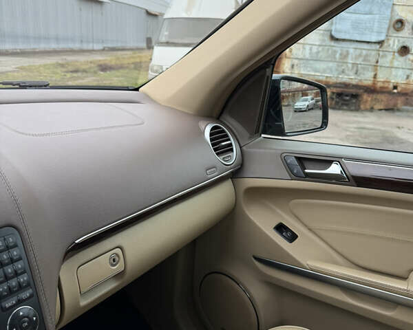 Чорний Мерседес ГЛ-Клас, об'ємом двигуна 4.66 л та пробігом 218 тис. км за 14999 $, фото 11 на Automoto.ua