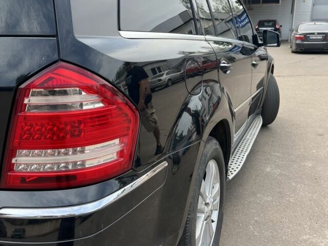 Черный Мерседес ГЛ-класс, объемом двигателя 5.5 л и пробегом 313 тыс. км за 10500 $, фото 3 на Automoto.ua