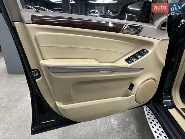 Черный Мерседес ГЛ-класс, объемом двигателя 5.46 л и пробегом 205 тыс. км за 16500 $, фото 18 на Automoto.ua