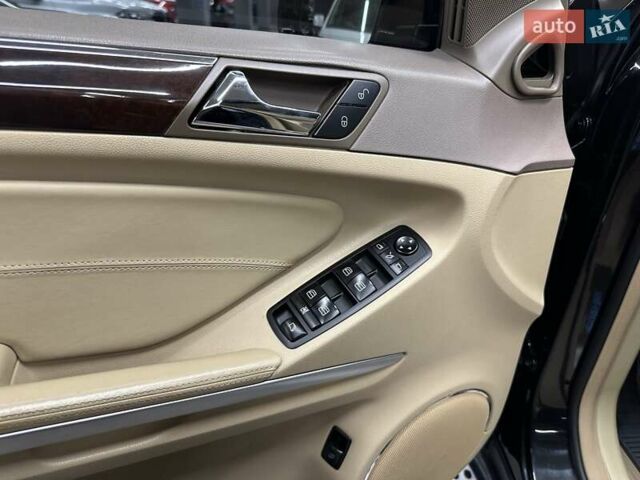 Черный Мерседес ГЛ-класс, объемом двигателя 5.46 л и пробегом 205 тыс. км за 16500 $, фото 19 на Automoto.ua