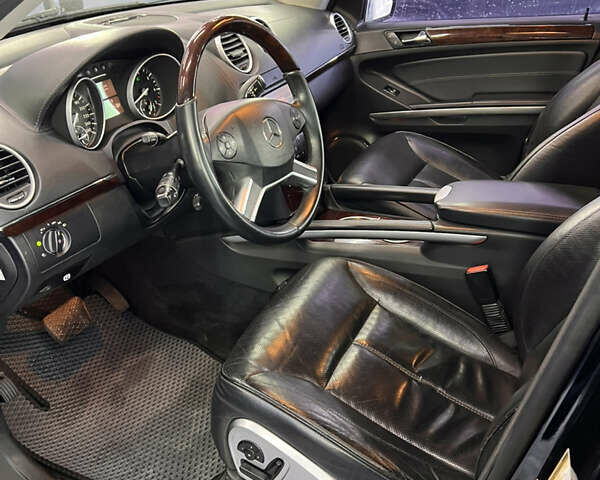 Мерседес ГЛ-класс 2010 в Киеве на Automoto.ua Черный Мерседес ГЛ-класс, объемом двигателя 5.46 л и пробегом 280 тыс. км за 18000 $, фото 3 на Automoto.ua