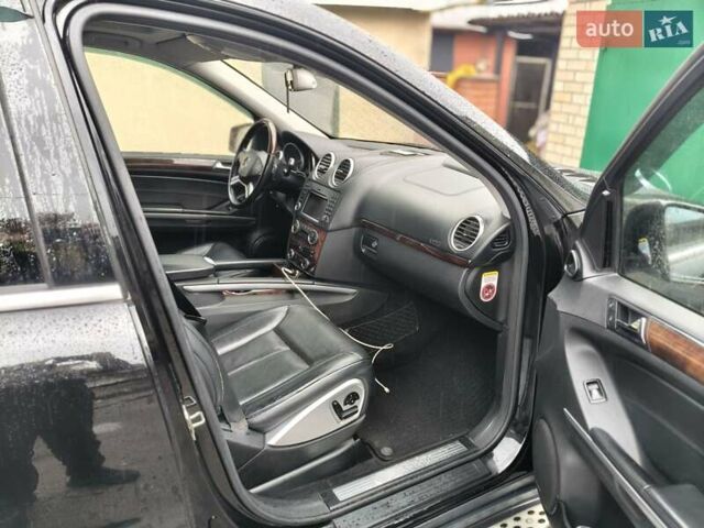 Чорний Мерседес ГЛ-Клас, об'ємом двигуна 5.46 л та пробігом 180 тис. км за 15300 $, фото 18 на Automoto.ua