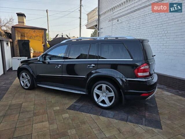 Черный Мерседес ГЛ-класс, объемом двигателя 5.5 л и пробегом 130 тыс. км за 15000 $, фото 1 на Automoto.ua