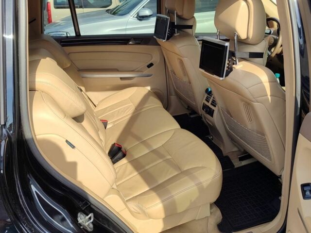 Черный Мерседес ГЛ-класс, объемом двигателя 5.5 л и пробегом 160 тыс. км за 37025 $, фото 3 на Automoto.ua