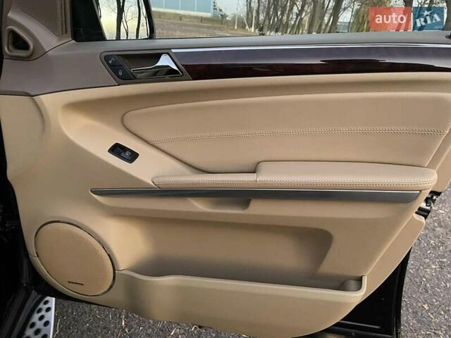 Черный Мерседес ГЛ-класс, объемом двигателя 2.99 л и пробегом 182 тыс. км за 21000 $, фото 4 на Automoto.ua