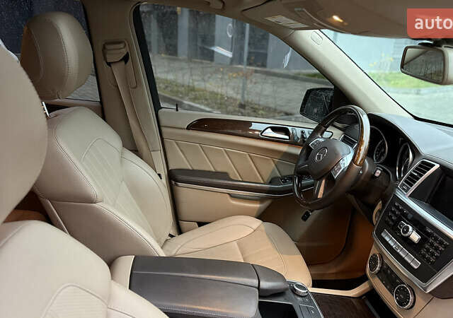 Черный Мерседес ГЛ-класс, объемом двигателя 3 л и пробегом 255 тыс. км за 22950 $, фото 51 на Automoto.ua